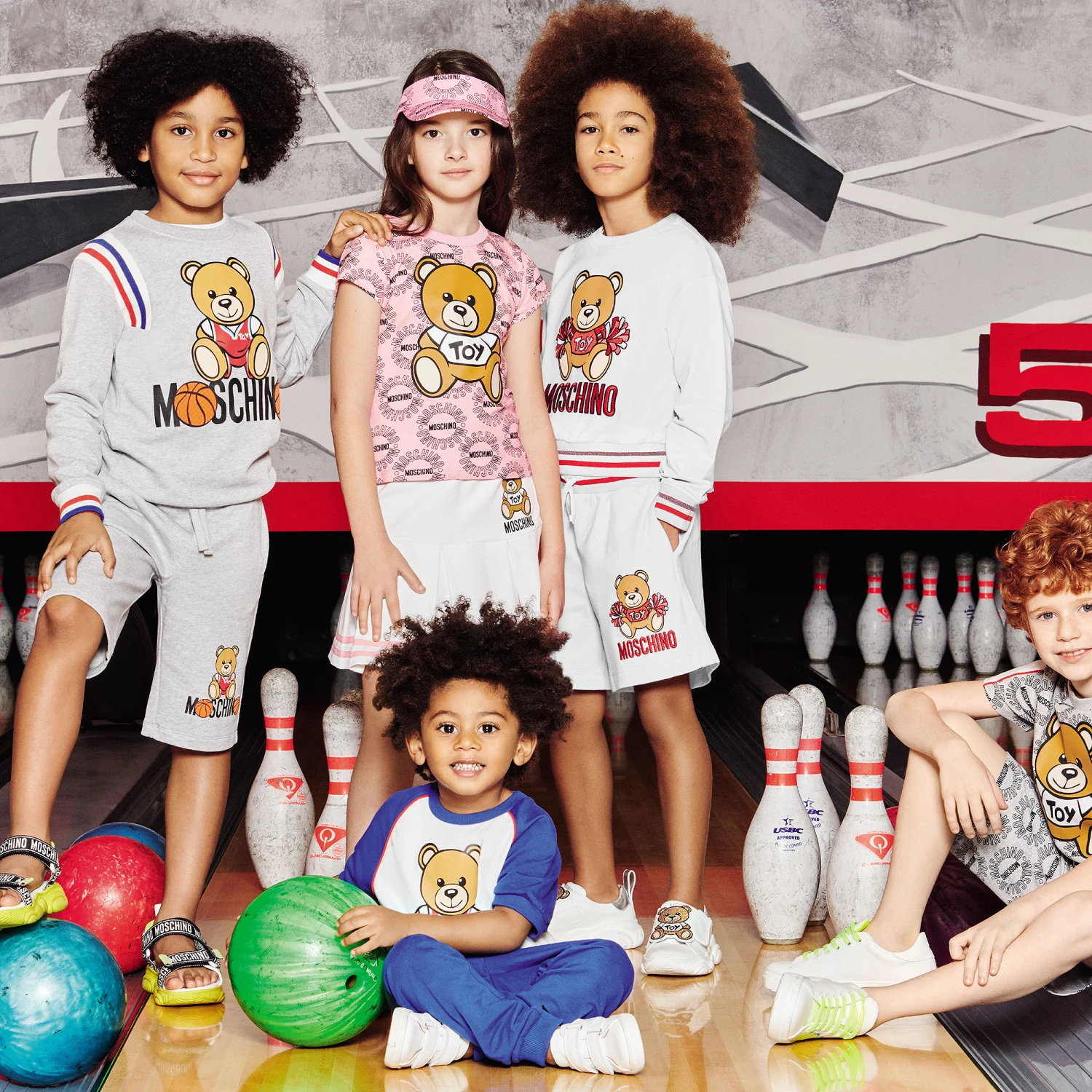 Moschino Baby Boys White & Blue Logo T-Shirt 2 Moschino Baby Boys White & Blue Logo T-Shirt - Image 2